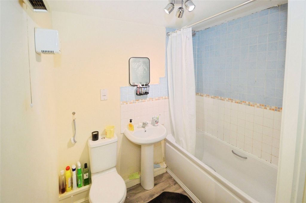 Property photo 3 of 4 Bathroom