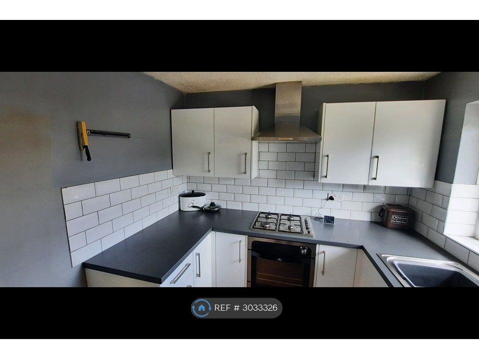 Property photo 3 of 8 Kitchen