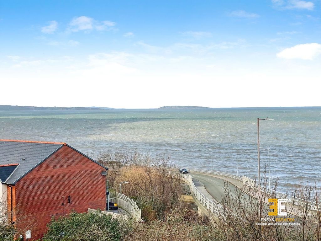 Property photo 2 of 27