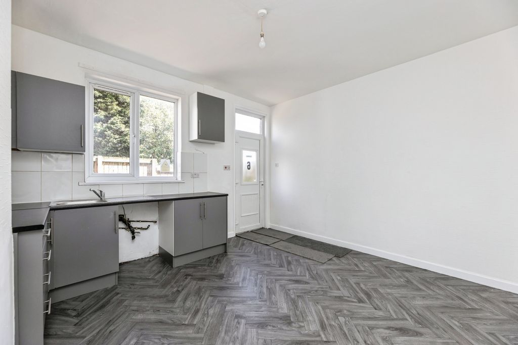 Property photo 1 of 15 Kitchen