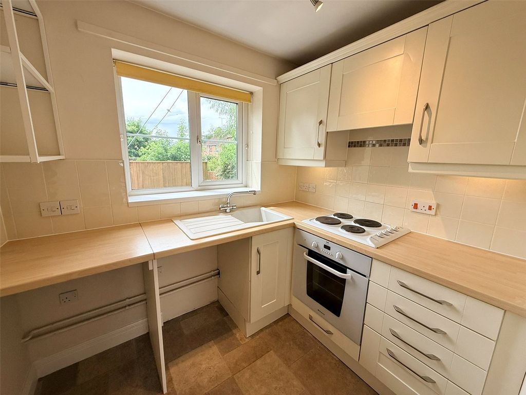 Property photo 2 of 11 Kitchen
