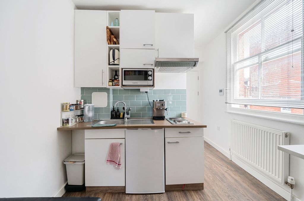 Property photo 2 of 8 986136 (5).Jpg