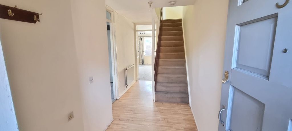 Property photo 2 of 12 Entrance Hall