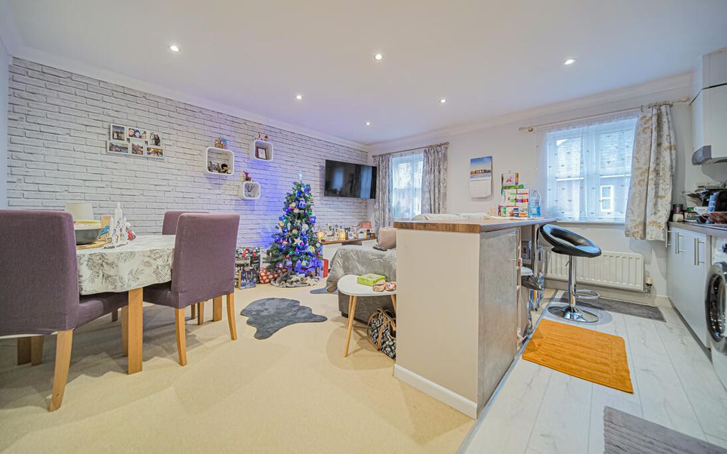 Property photo 2 of 10 P1066216.Jpg