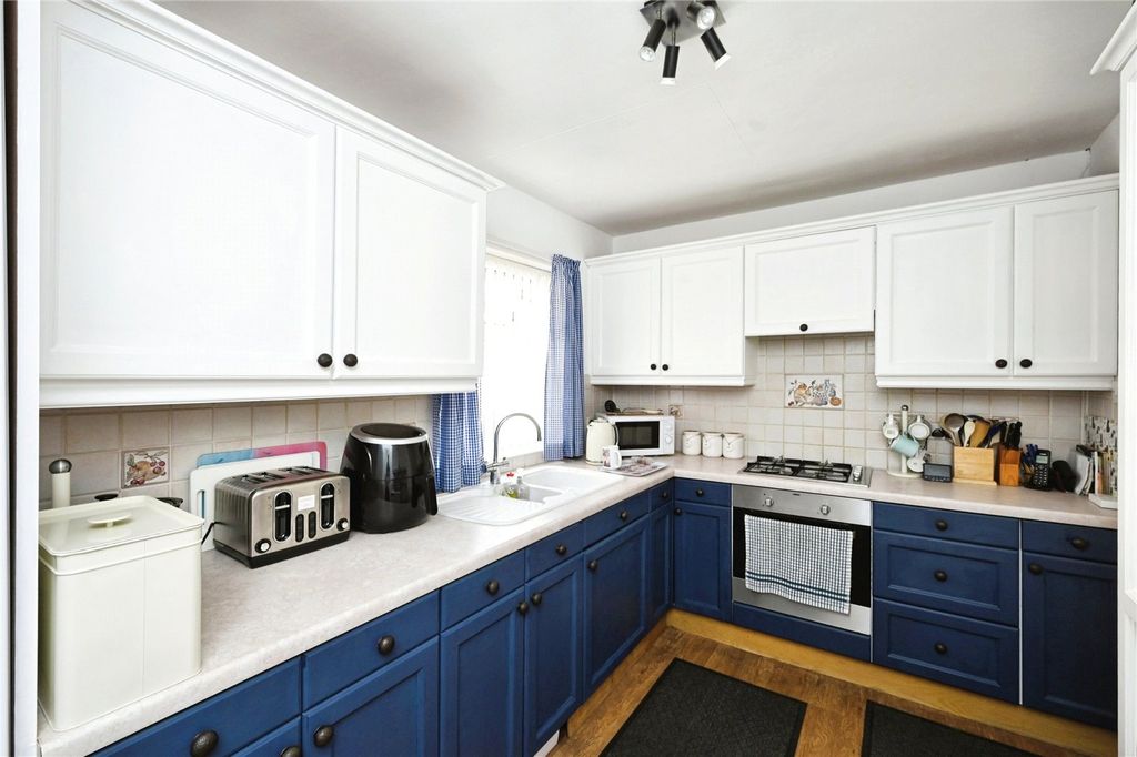Property photo 2 of 20 Kitchen
