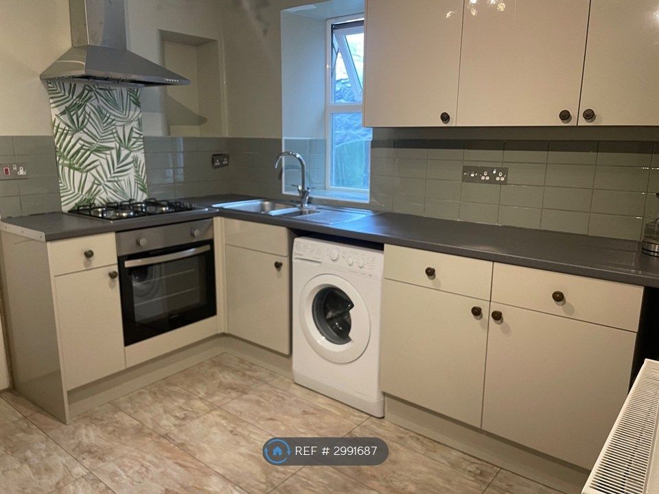Property photo 2 of 11 Kitchen