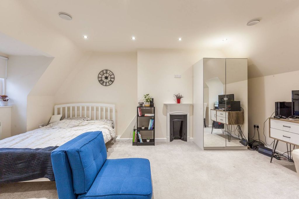 Property photo 3 of 4