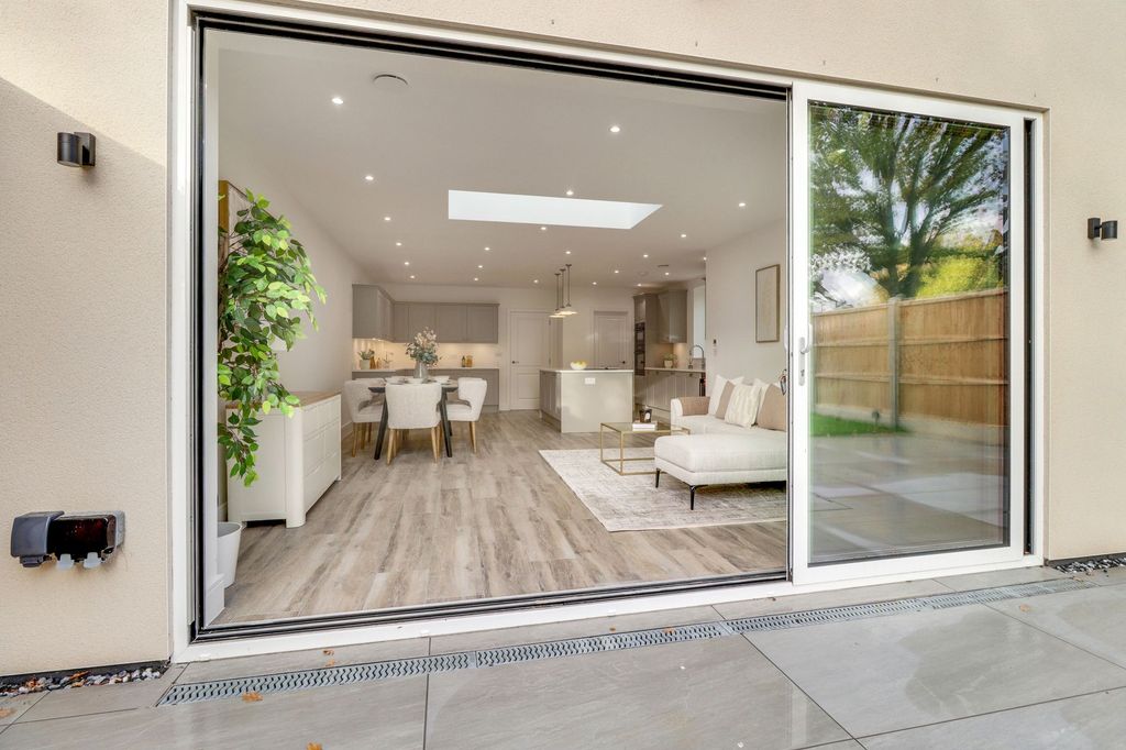 Additional image 8 of 4 bed semi-detached house for saleHurst Road, East Molesey KT8