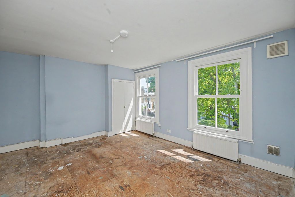 Property photo 2 of 11 Flat C, 67 Shakespeare Road, London, Se24 0La