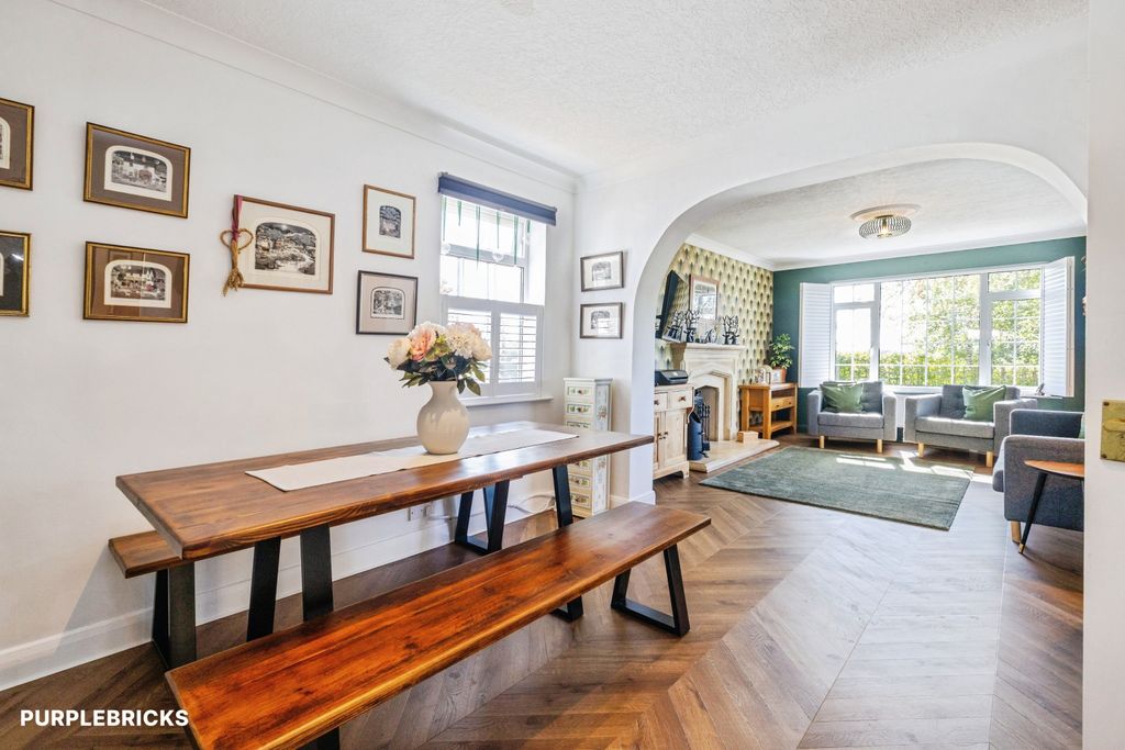 Property photo 3 of 27 Dining Area