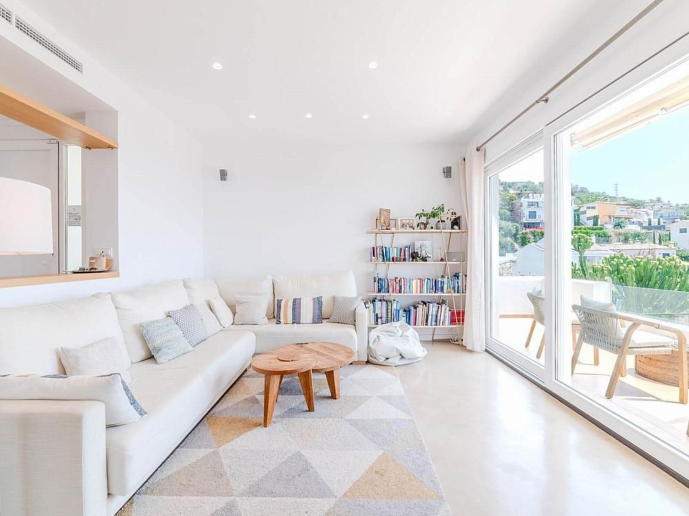 Property photo 3 of 44