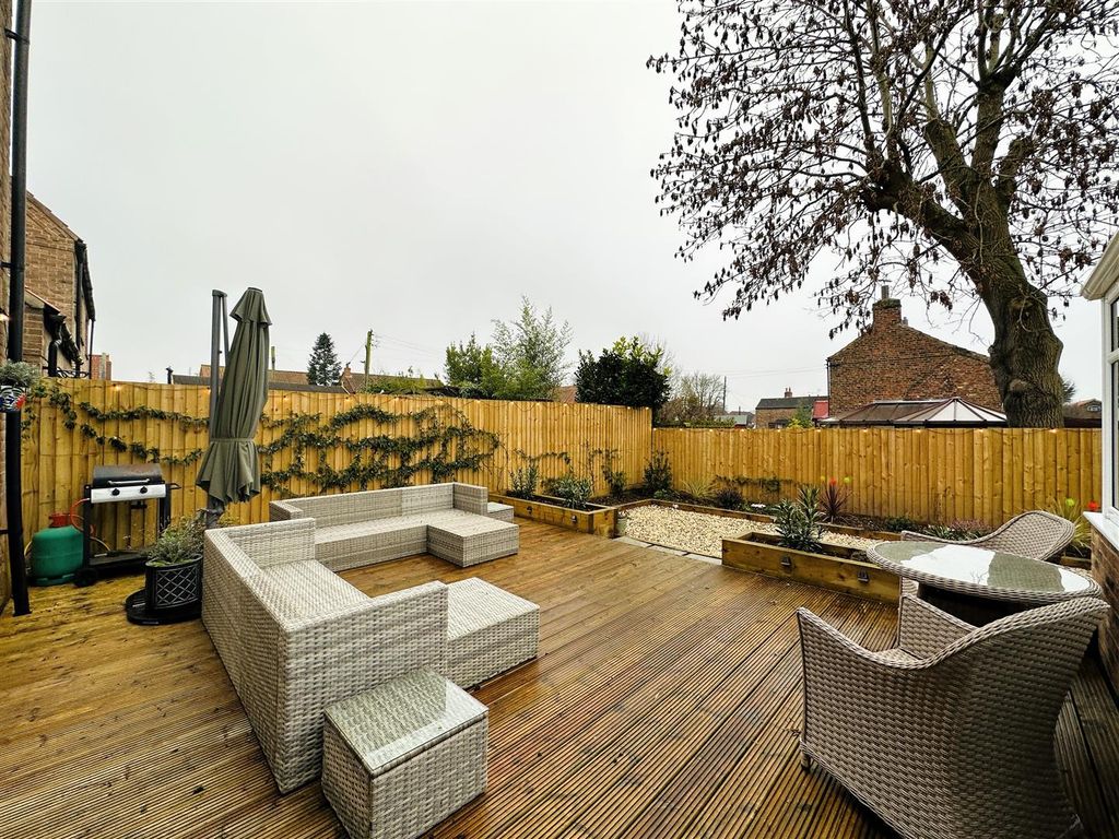 Property photo 1 of 27