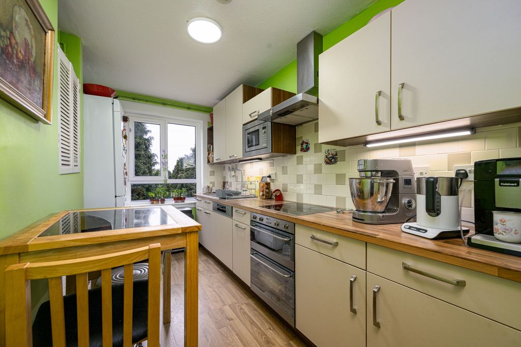 Property photo 1 of 9 Kitchen