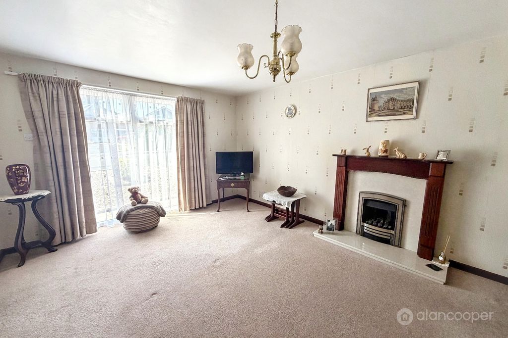 Property photo 2 of 15 4509672