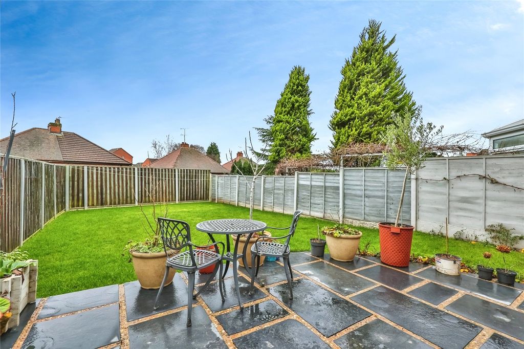 Property photo 2 of 24 Picture No. 23