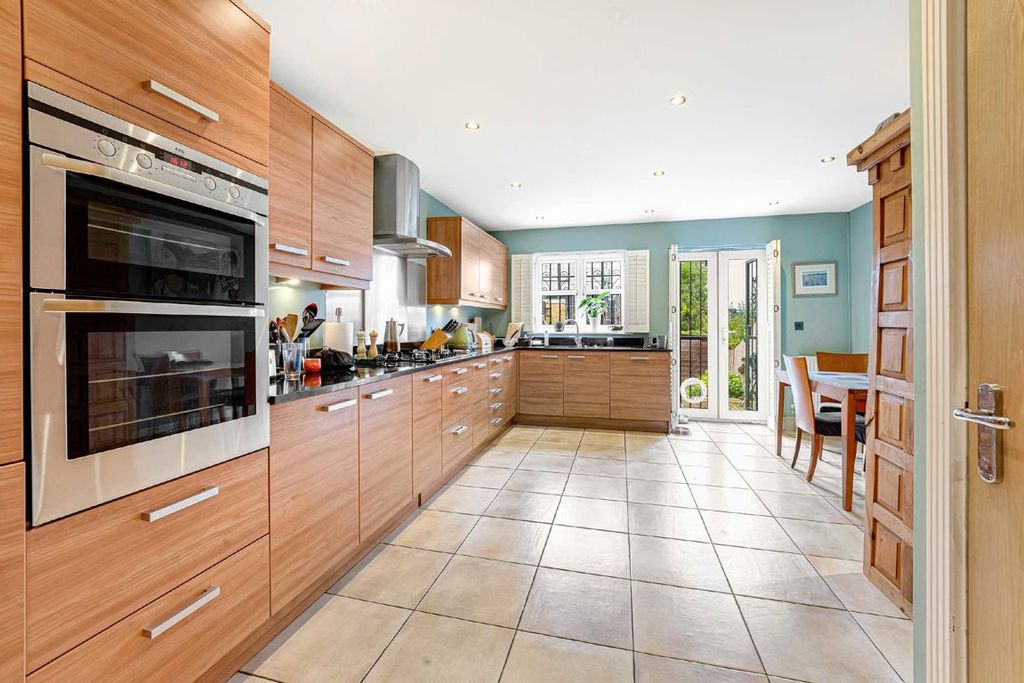 Property photo 3 of 6