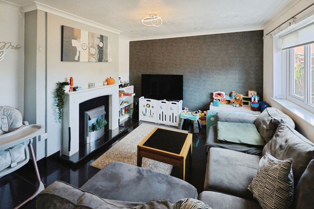 Property photo 3 of 12 Pbox-Img.Jpg