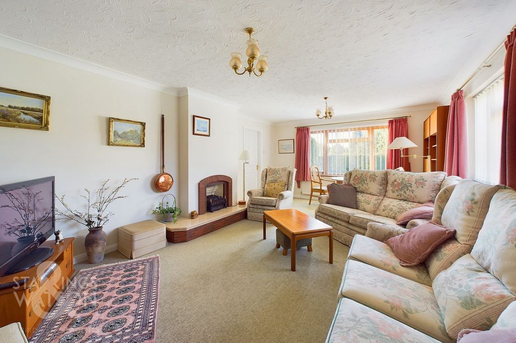 Property photo 2 of 27