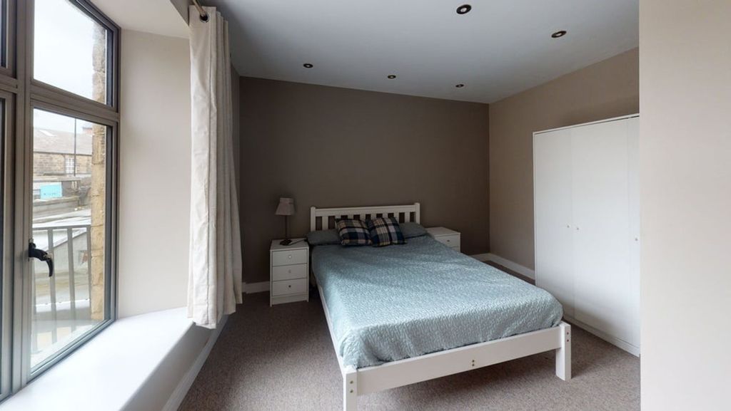 Property photo 3 of 4