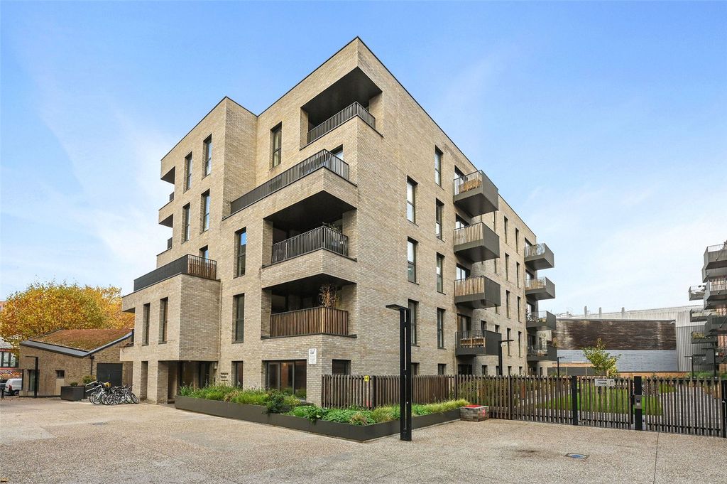 Property photo 2 of 16 Exterior