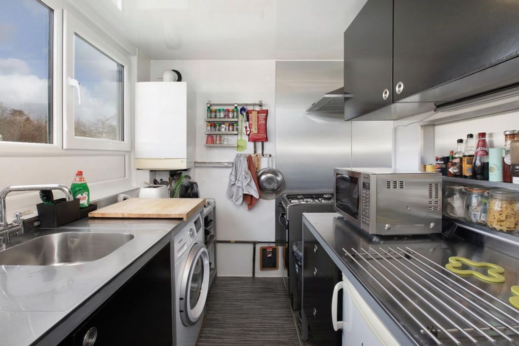 Property photo 3 of 9