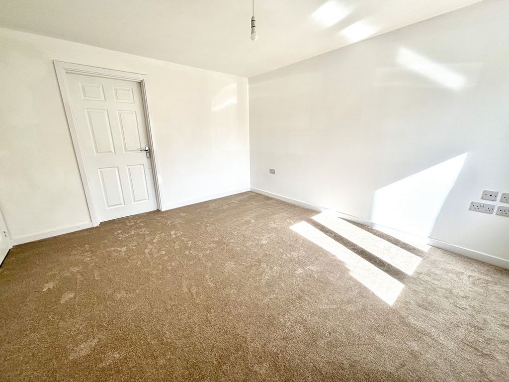 Property photo 3 of 17 Photo 16