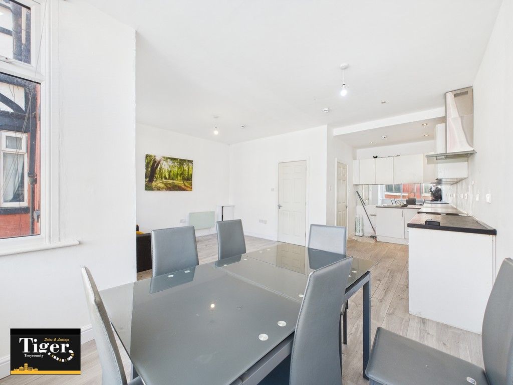 Property photo 3 of 11 Img_398830_20_Large
