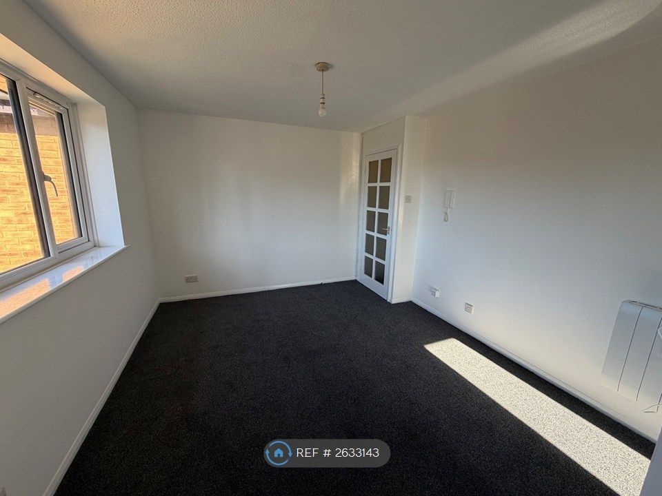 Property photo 3 of 9 Living Room