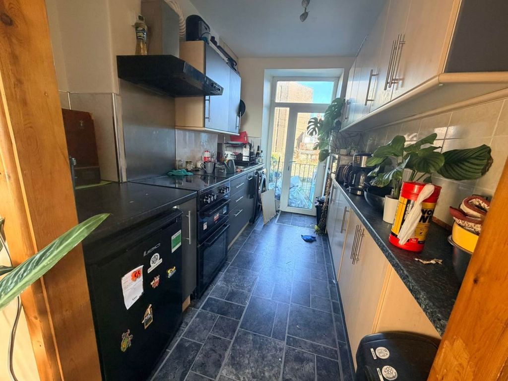 Property photo 2 of 2 Kitchen F2 14 Thespian