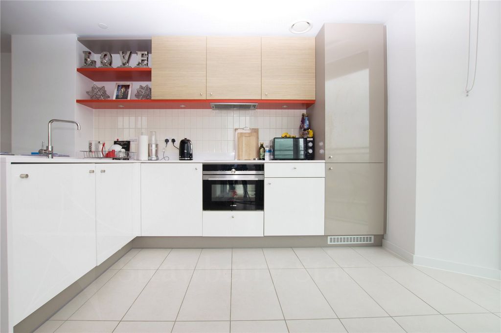 Property photo 3 of 11 Kitchen