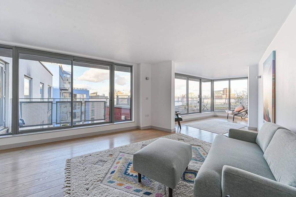 Property photo 3 of 20