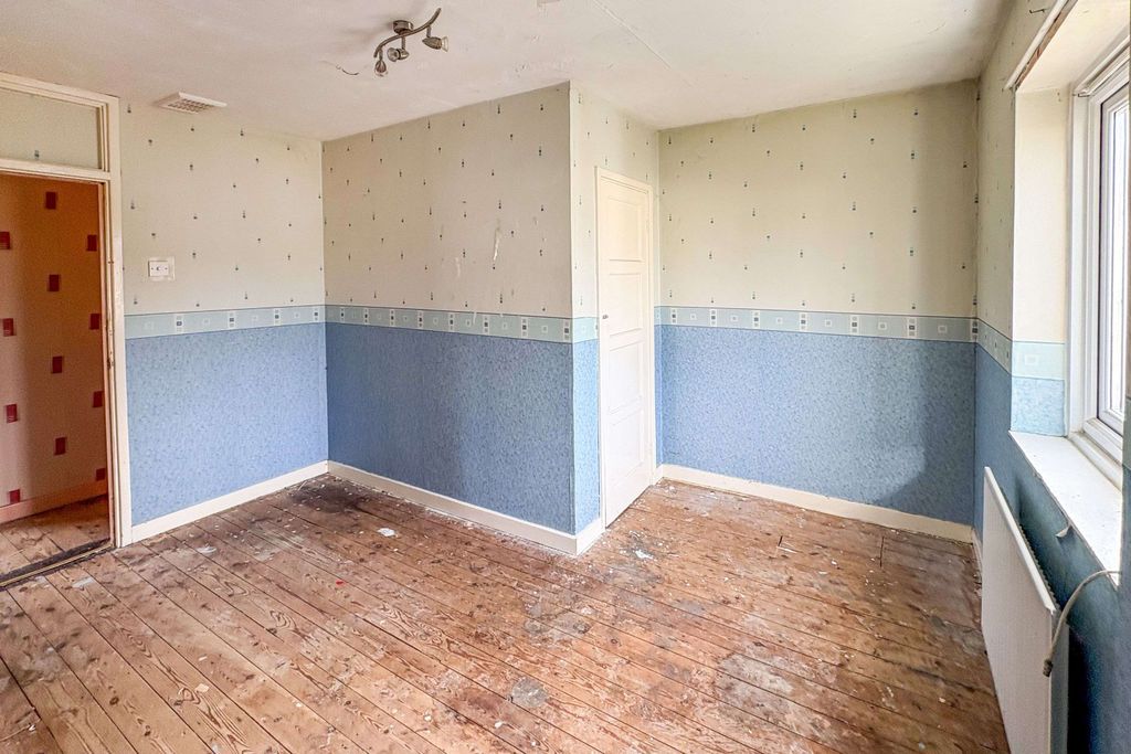 Property photo 3 of 19 36 St Patricks Road, Yeovil, Somerset, BA21 3Ex