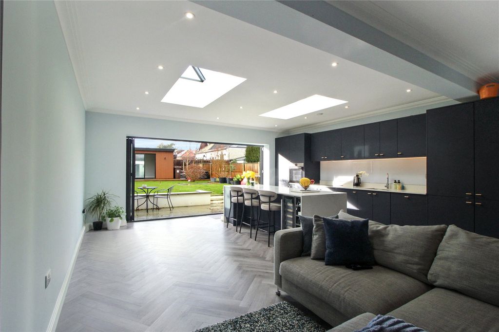 Property photo 2 of 17 Picture No. 10