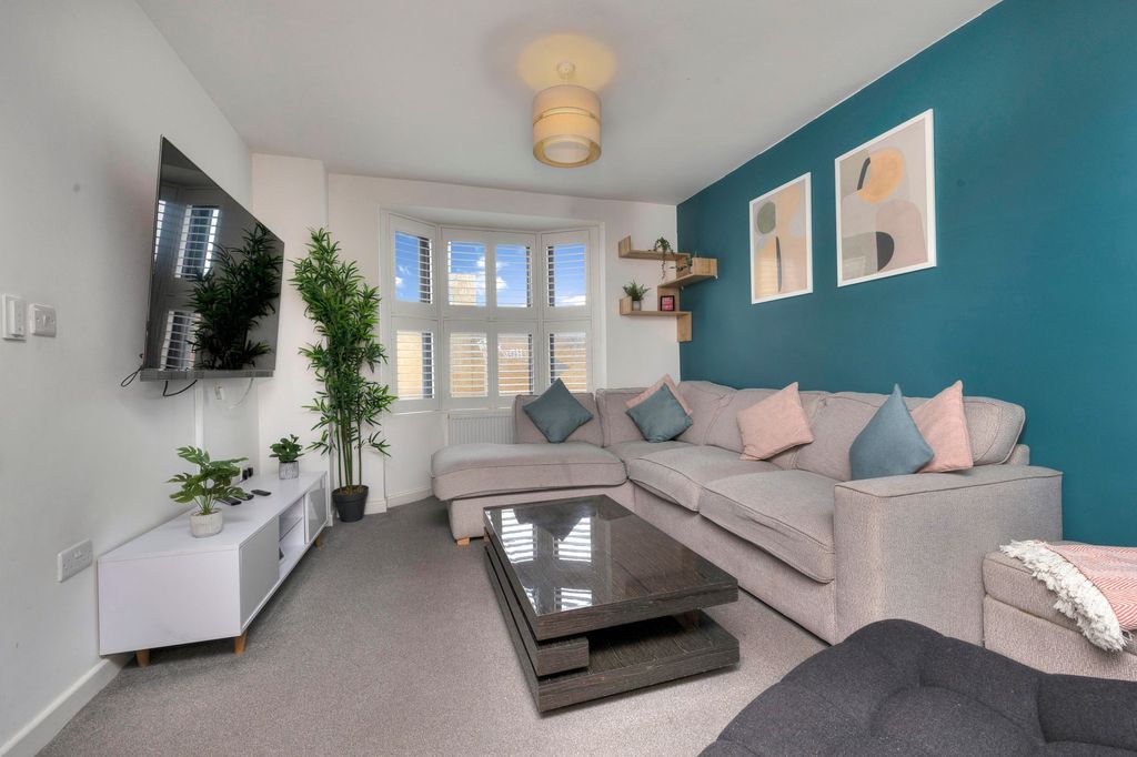 Property photo 1 of 21