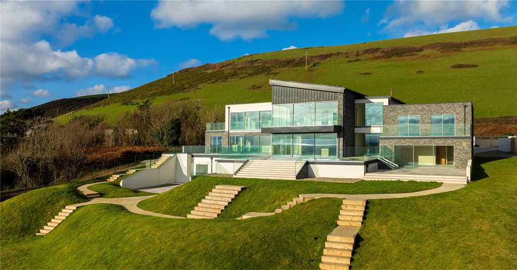 Property photo 1 of 16 Ferndown