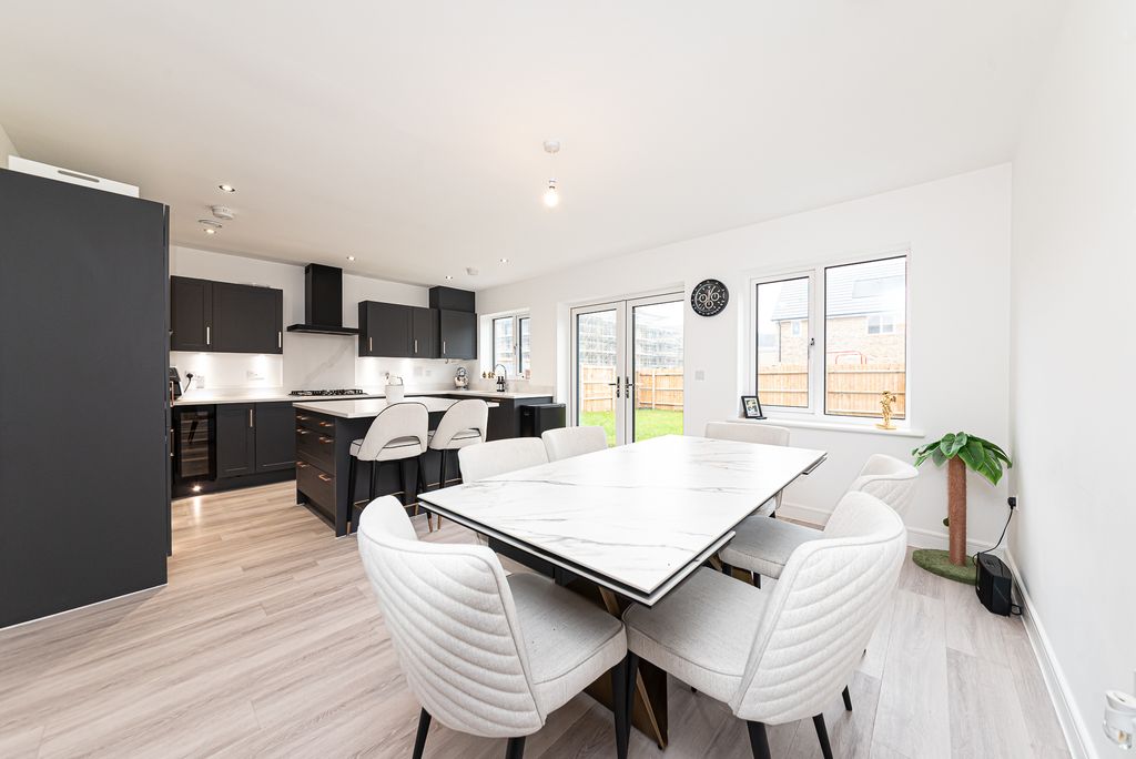 Property photo 2 of 18 Kitchen/Dining Room