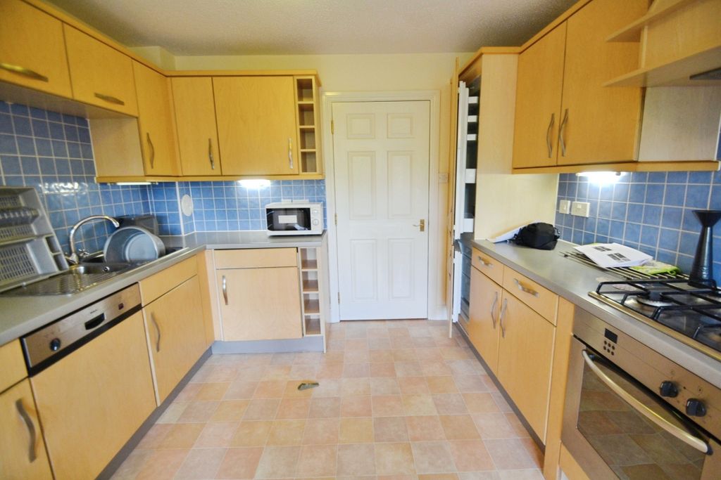 Property photo 3 of 11