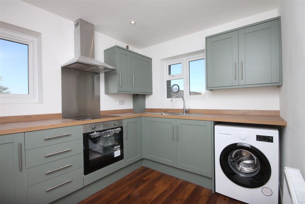 Property photo 2 of 10 Kitchen.Jpg