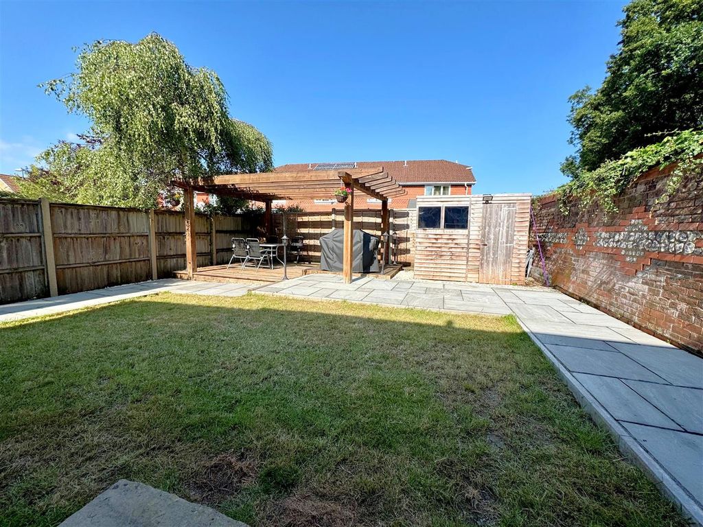 Property photo 2 of 16 Garden 3.Jpg