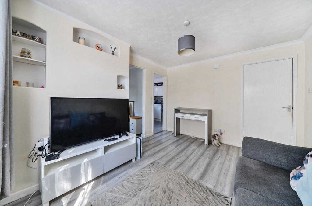 Property photo 2 of 8 1312185-2-6855826...