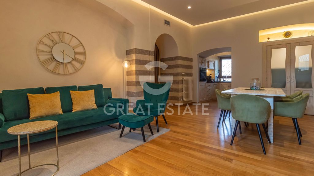 Property photo 2 of 31 Interiors