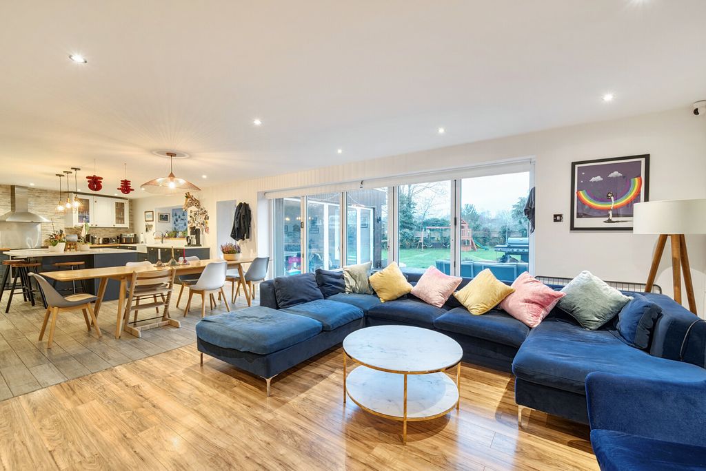 Property photo 1 of 20 1388379-8-69403Cb...