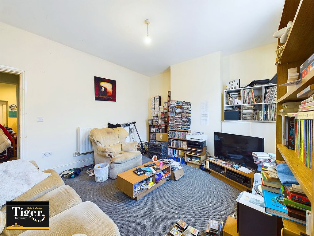 Property photo 3 of 9 Cam03440G0-Pr0233-Still002