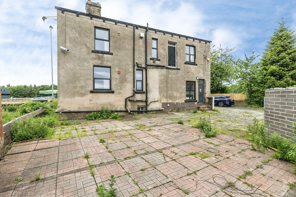 Property photo 2 of 18