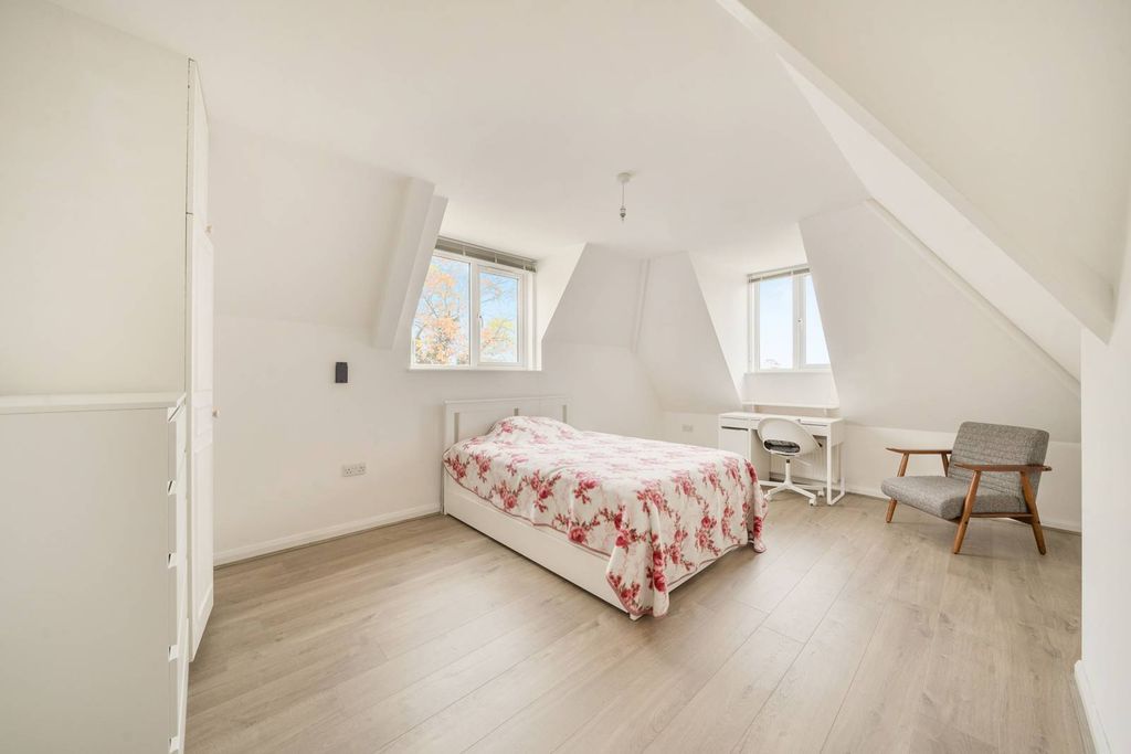 Property photo 3 of 24