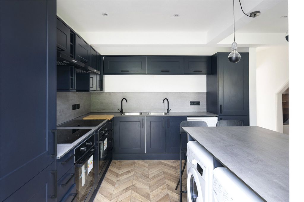 Property photo 3 of 21 Picture No. 18