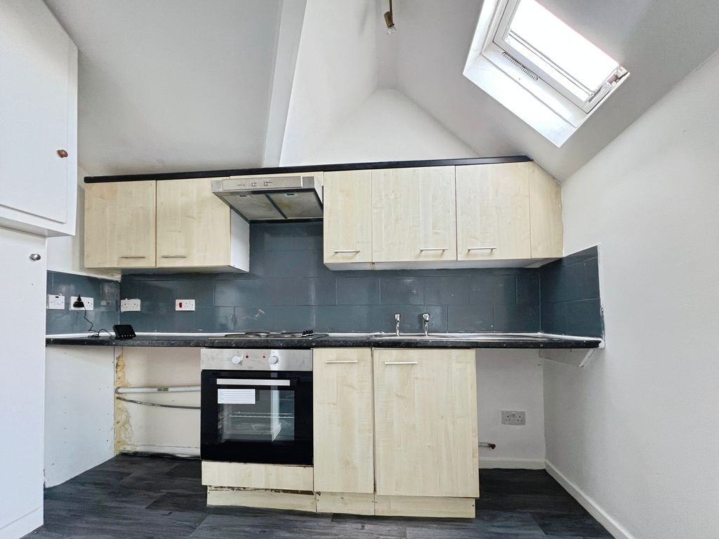 Property photo 3 of 12 Kitchen