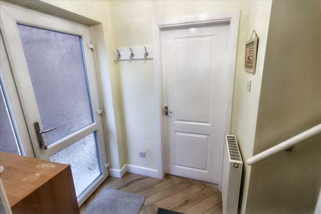 Property photo 2 of 19 Entrance Hall