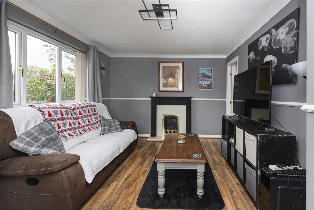 Property photo 3 of 32 Living Room