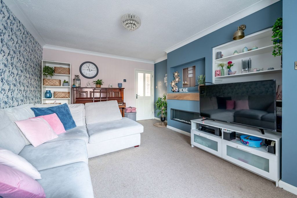 Property photo 3 of 19